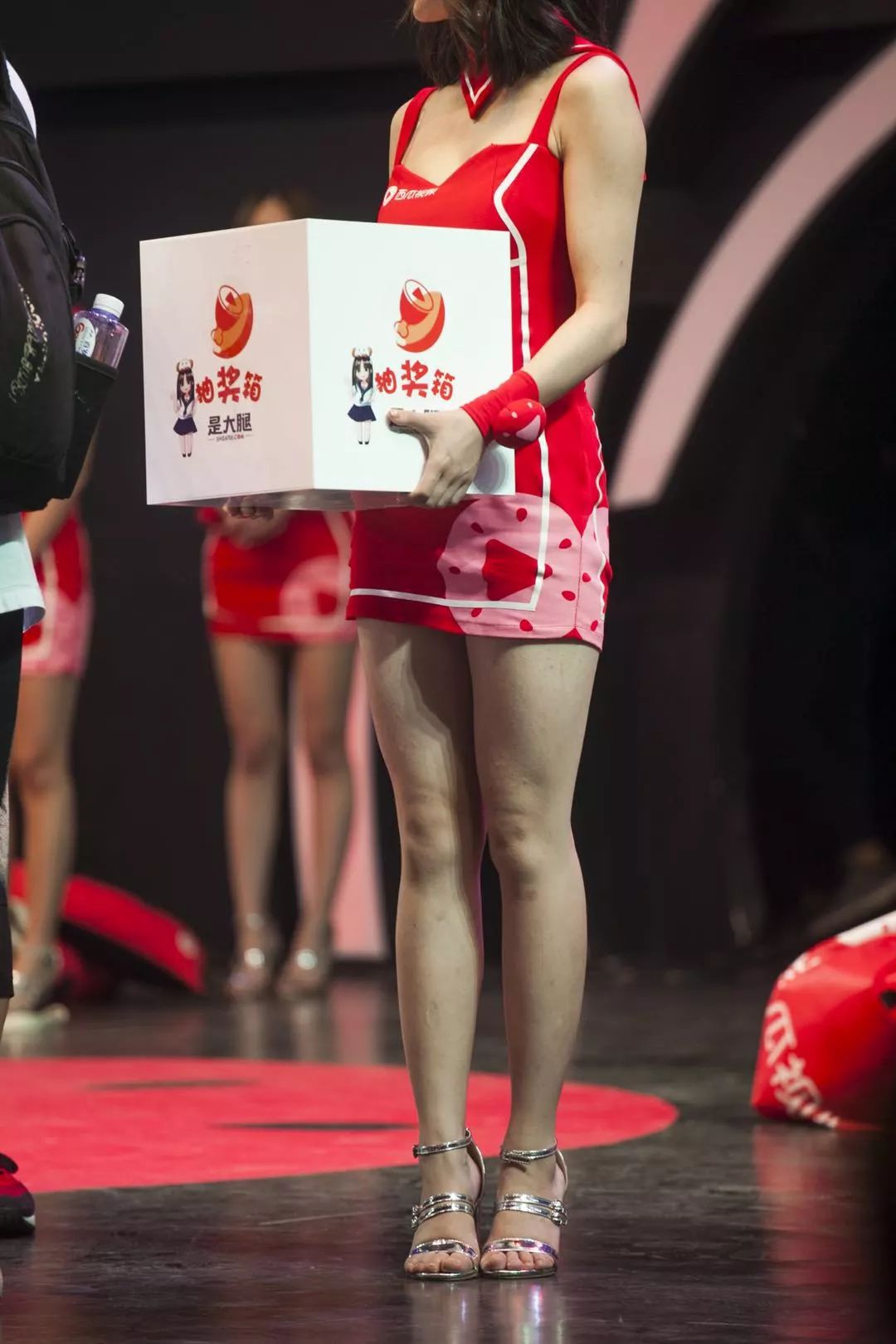 脸肿喝咖啡_喝完咖啡脸浮肿_喝咖啡脸消肿吗